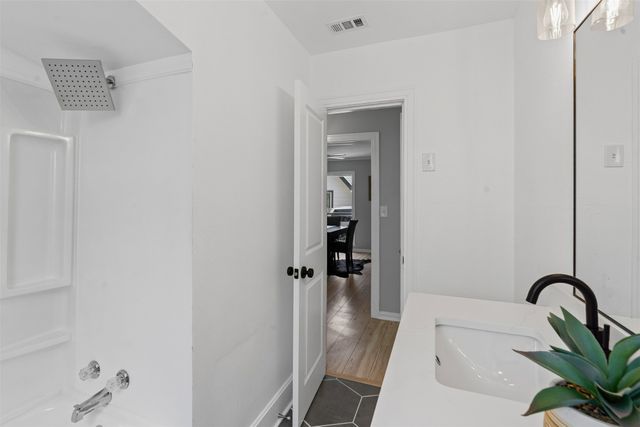 2126 Idaho Avenue, Dallas, TX 75216