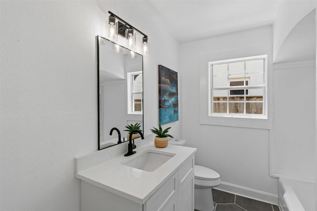2126 Idaho Avenue, Dallas, TX 75216