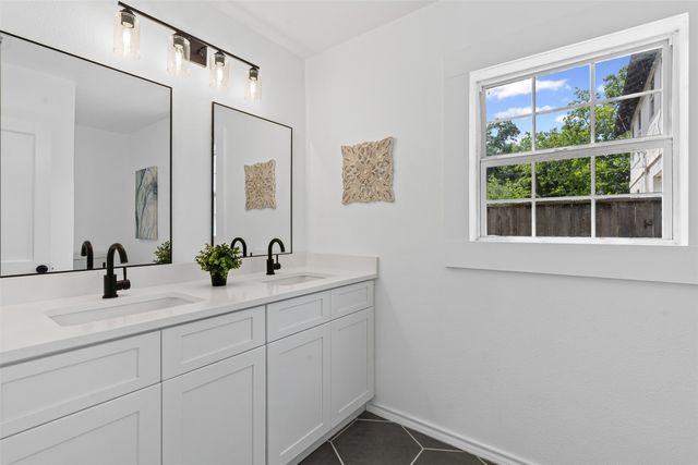 2126 Idaho Avenue, Dallas, TX 75216