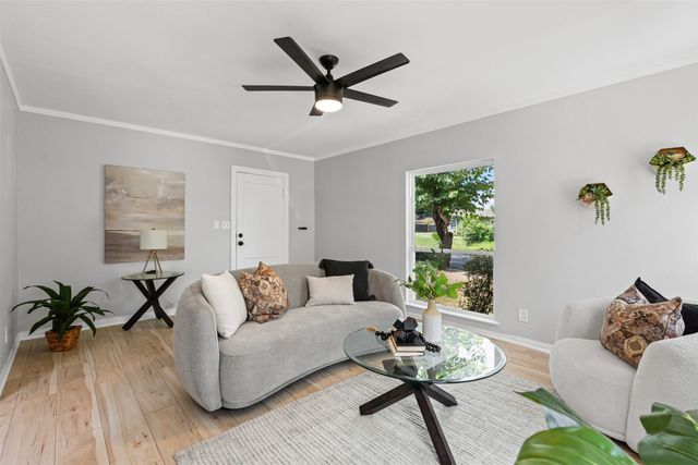 2126 Idaho Avenue, Dallas, TX 75216