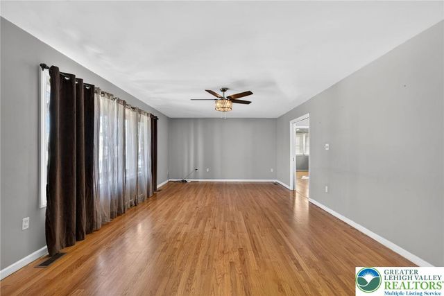 1900 Hokendauqua Avenue, Northampton Boro, PA 18067