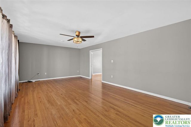 1900 Hokendauqua Avenue, Northampton Boro, PA 18067