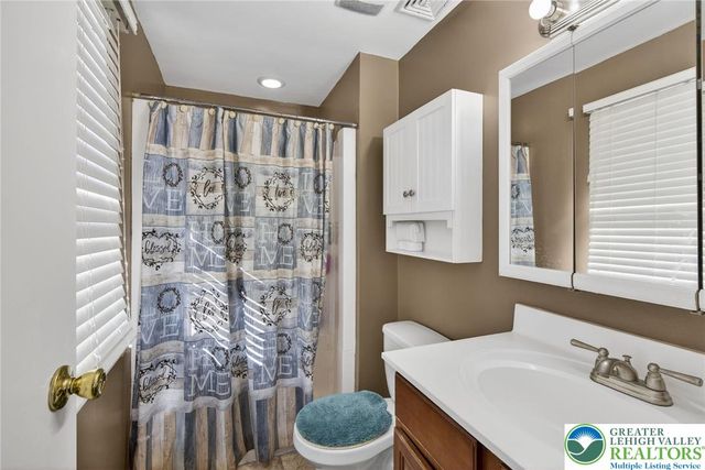 1900 Hokendauqua Avenue, Northampton Boro, PA 18067