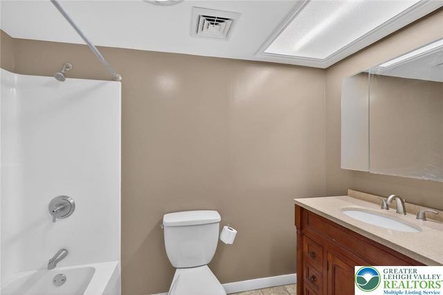 1900 Hokendauqua Avenue, Northampton Boro, PA 18067