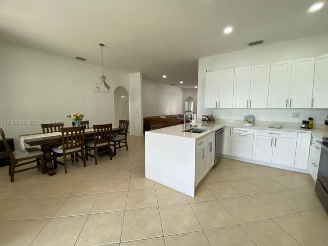 3035 SE 7th Pl, Homestead, FL 33033