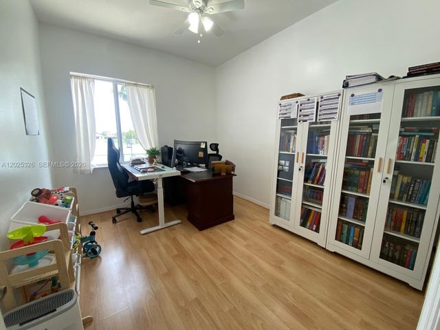 3035 SE 7th Pl, Homestead, FL 33033