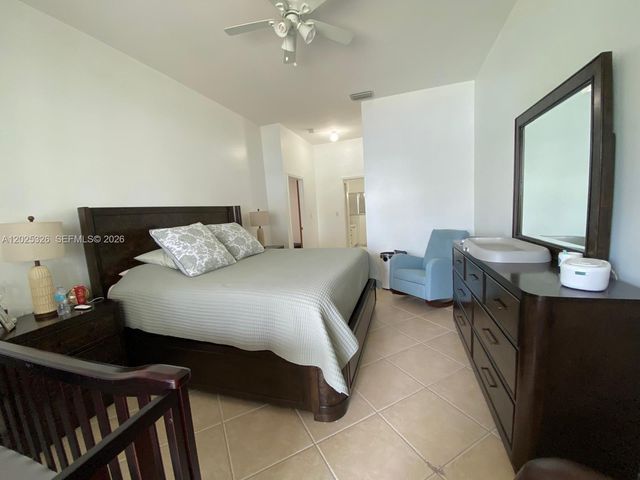 3035 SE 7th Pl, Homestead, FL 33033