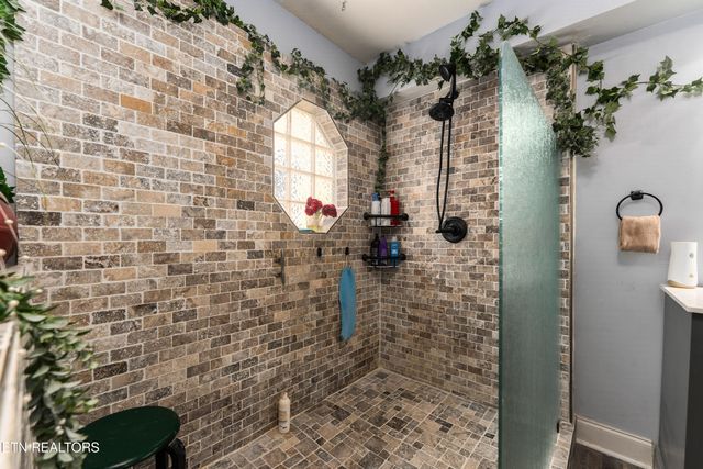 2709 Montvale Rd, Maryville, TN 37803