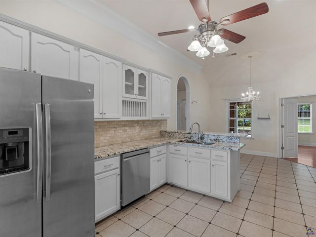 251 Hathersage Drive, Kathleen, GA 31047