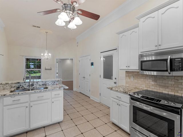 251 Hathersage Drive, Kathleen, GA 31047