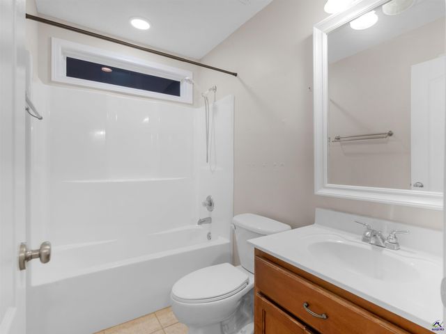 251 Hathersage Drive, Kathleen, GA 31047