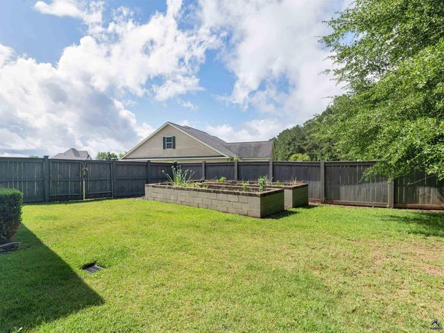 251 Hathersage Drive, Kathleen, GA 31047