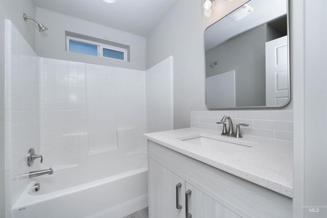 1211 Phillips Circle, Ontario, OR 97914