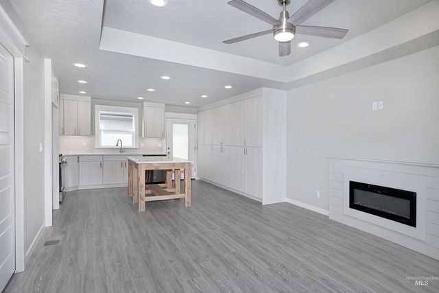 1211 Phillips Circle, Ontario, OR 97914