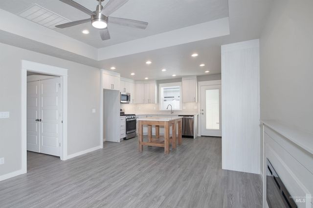 1211 Phillips Circle, Ontario, OR 97914