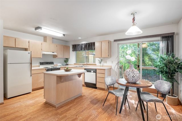 5600 Wisteria Lane NE, Bremerton, WA 98311