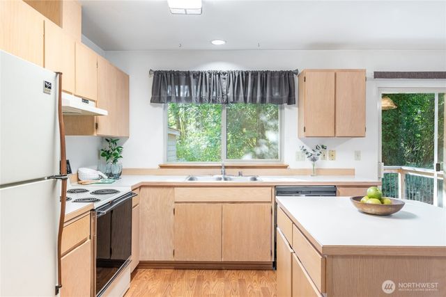 5600 Wisteria Lane NE, Bremerton, WA 98311