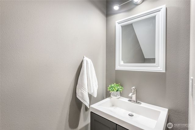 5600 Wisteria Lane NE, Bremerton, WA 98311