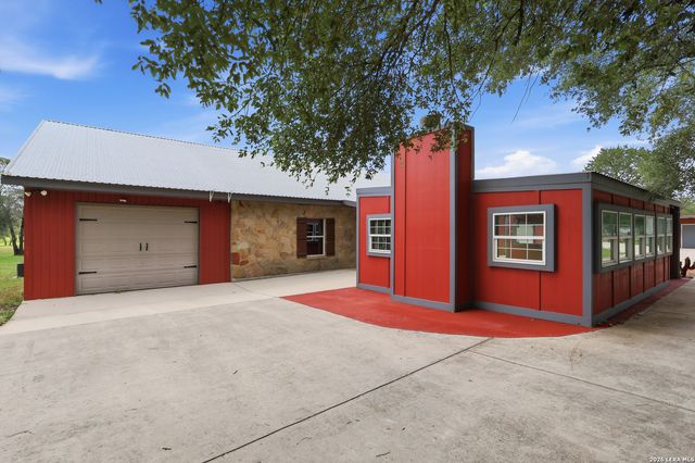 171 Inwood, Poteet, TX 78065