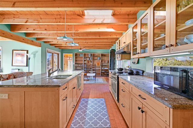 10 Cerrado Road, Santa Fe, NM 87508