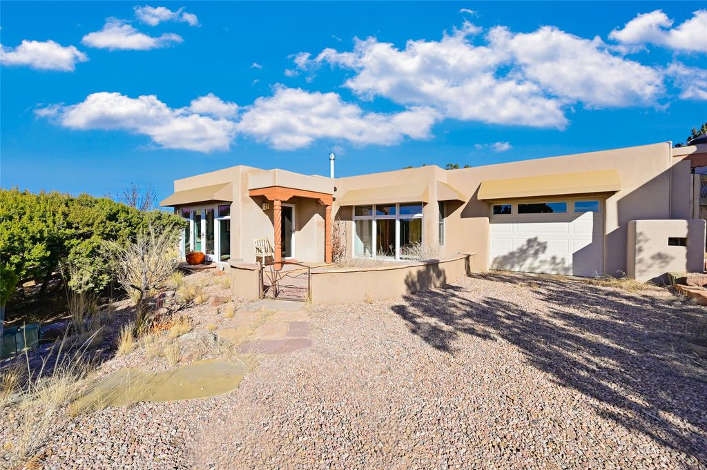 10 Cerrado Road, Santa Fe, NM 87508