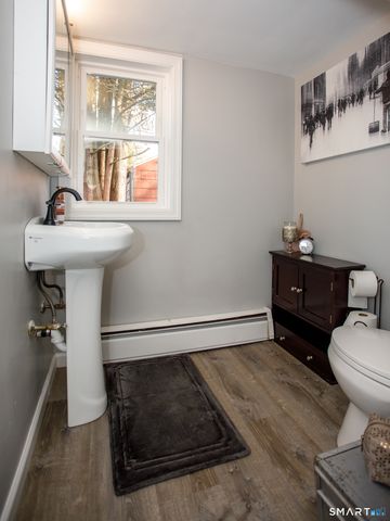 18 Richards Grove Road, Waterford, CT 06375