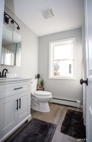 18 Richards Grove Road, Waterford, CT 06375