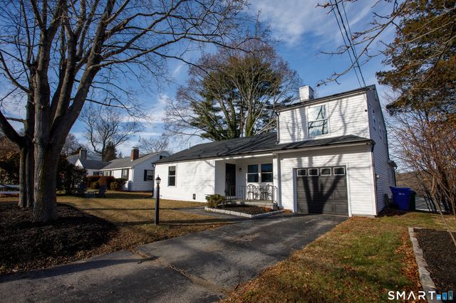 18 Richards Grove Road, Waterford, CT 06375