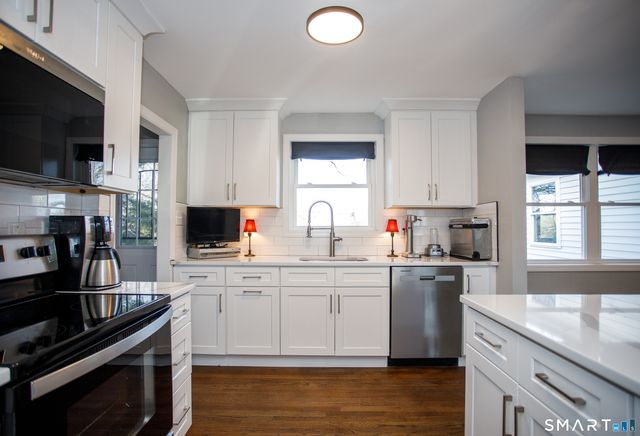 18 Richards Grove Road, Waterford, CT 06375