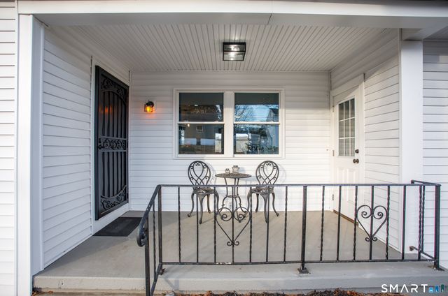 18 Richards Grove Road, Waterford, CT 06375