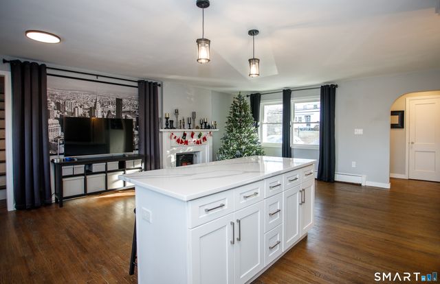 18 Richards Grove Road, Waterford, CT 06375