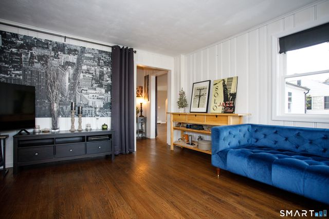 18 Richards Grove Road, Waterford, CT 06375