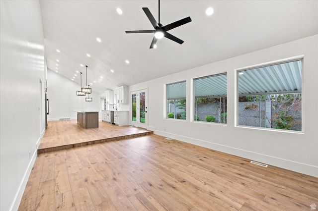 8921 S SOMERTON CIR, Sandy, UT 84093