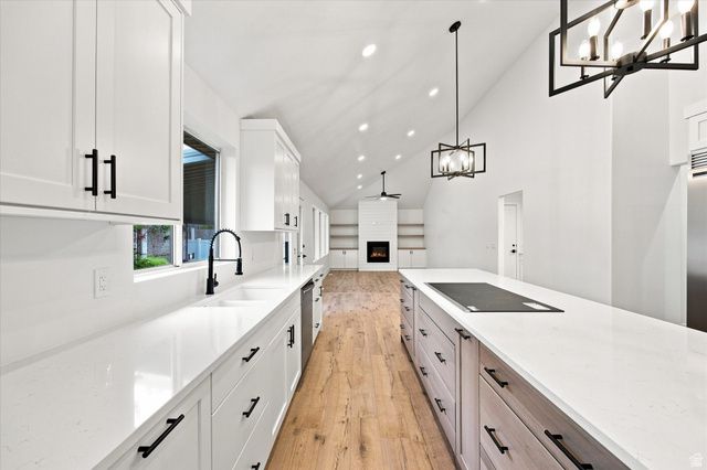 8921 S SOMERTON CIR, Sandy, UT 84093