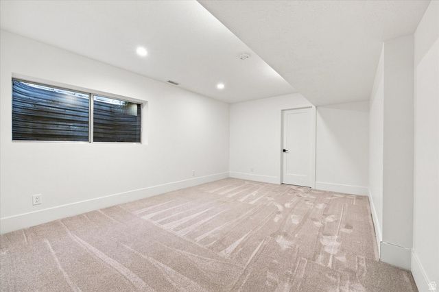 8921 S SOMERTON CIR, Sandy, UT 84093
