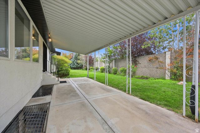 8921 S SOMERTON CIR, Sandy, UT 84093