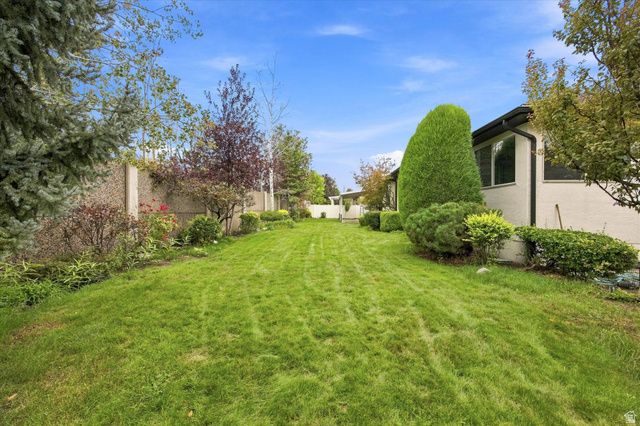 8921 S SOMERTON CIR, Sandy, UT 84093