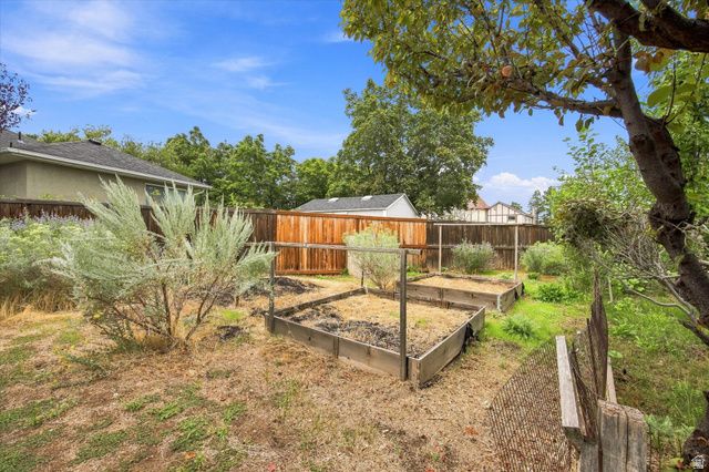 8921 S SOMERTON CIR, Sandy, UT 84093