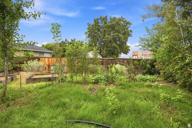 8921 S SOMERTON CIR, Sandy, UT 84093