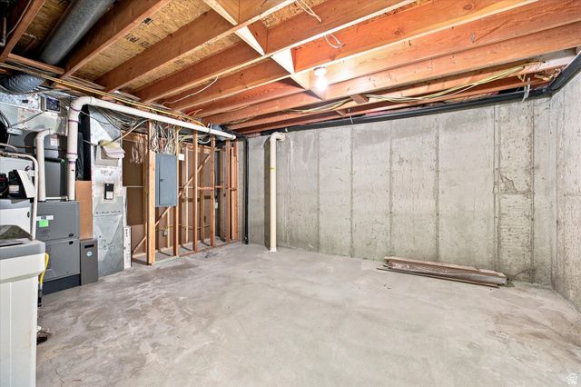 8921 S SOMERTON CIR, Sandy, UT 84093