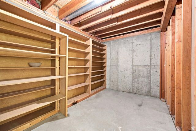 8921 S SOMERTON CIR, Sandy, UT 84093
