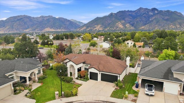 8921 S SOMERTON CIR, Sandy, UT 84093