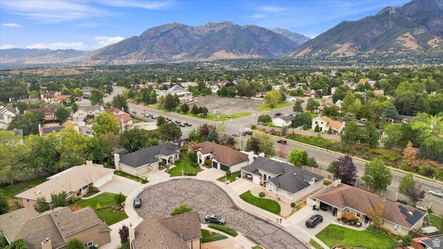 8921 S SOMERTON CIR, Sandy, UT 84093