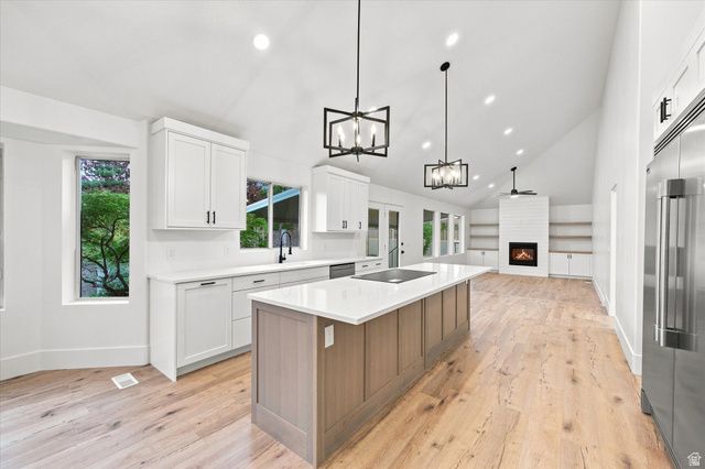 8921 S SOMERTON CIR, Sandy, UT 84093