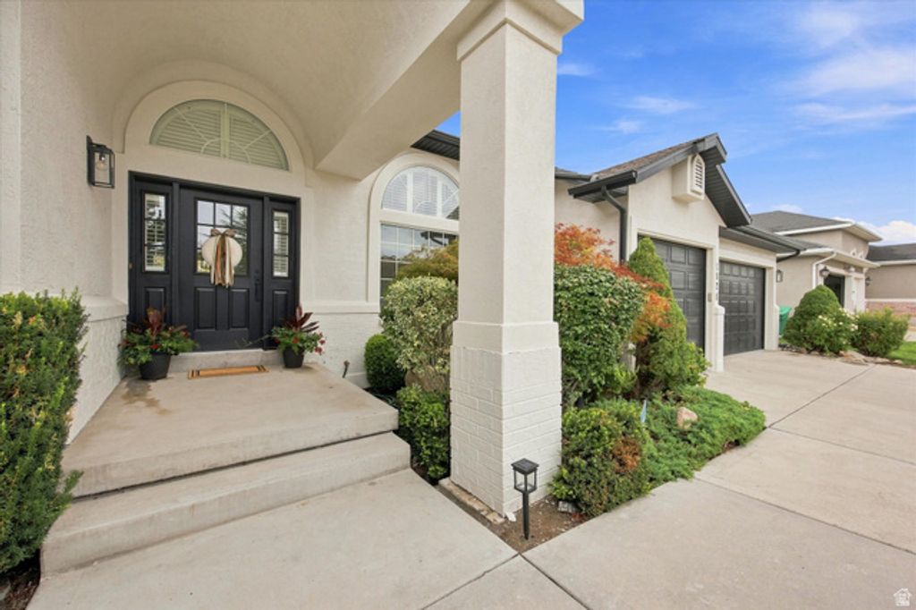 8921 S SOMERTON CIR, Sandy, UT 84093 — photo 2
