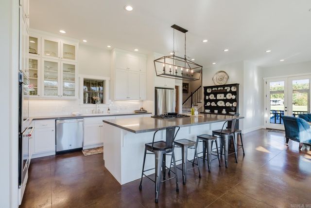 1082 Snow Creek, Alexander, AR 72002