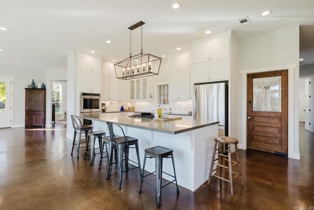 1082 Snow Creek, Alexander, AR 72002