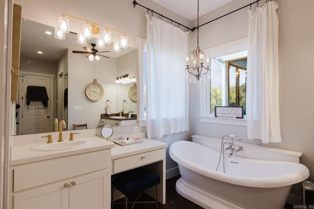 1082 Snow Creek, Alexander, AR 72002