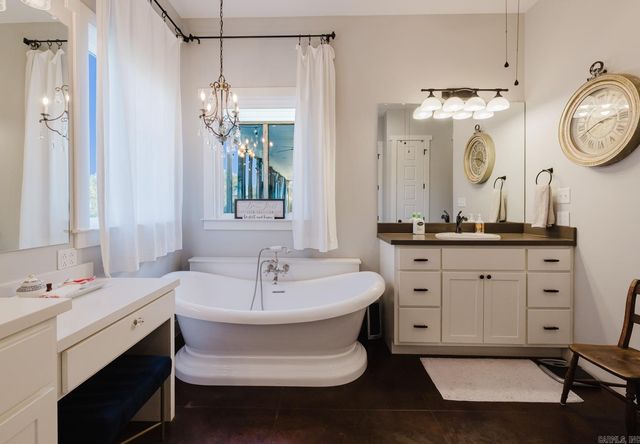 1082 Snow Creek, Alexander, AR 72002