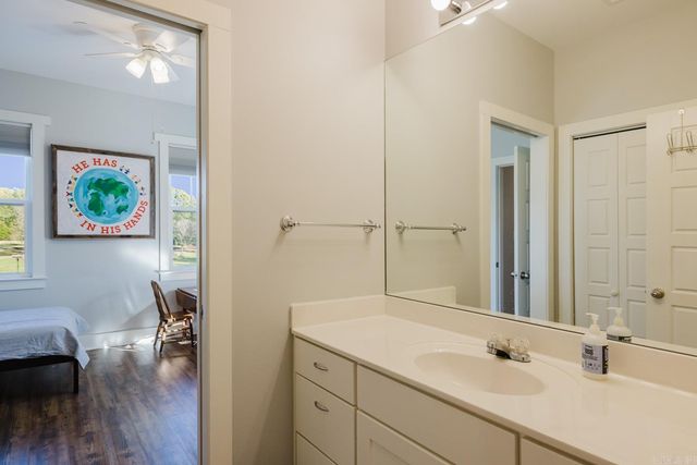 1082 Snow Creek, Alexander, AR 72002